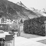Appartamento Au Bon Coin - Luxury Hidden Haven, Mont Blanc View, Hot Tub And Garden Chamonix