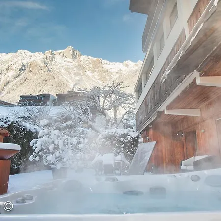 Apartment Au Bon Coin - Luxury Hidden Haven, Mont Blanc View, Hot Tub And Garden