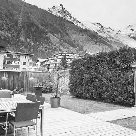 Apartment Au Bon Coin - Luxury Hidden Haven, Mont Blanc View, Hot Tub And Garden Chamonix