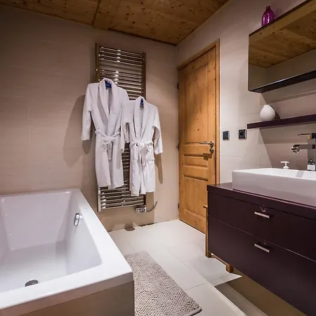 Au Bon Coin - Luxury Hidden Haven, Mont Blanc View, Hot Tub And Garden Apartment *
