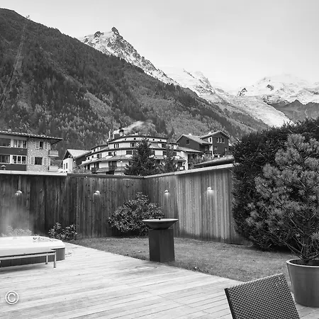 Apartment Au Bon Coin - Luxury Hidden Haven, Mont Blanc View, Hot Tub And Garden Chamonix